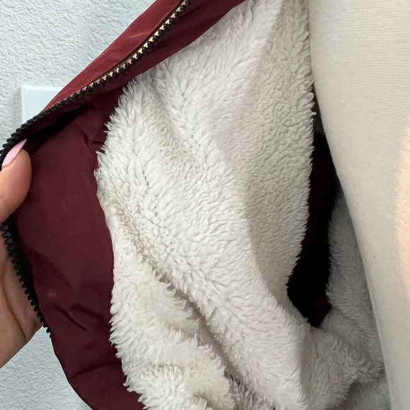 Girls Maroon Puffer Jacket Size XL - Picture 3 of 7